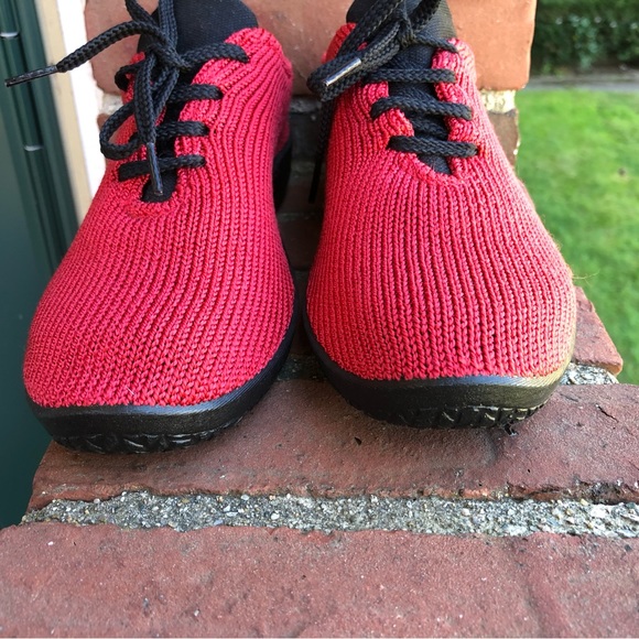 A’RCOPEDICO Women’s size 39 red LS “shocks” shoes - Picture 2 of 11